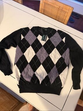 NWT Men's Scottish Winds, Medium,Argyle V-Neck Sweater, Black, Gray, White NWT.